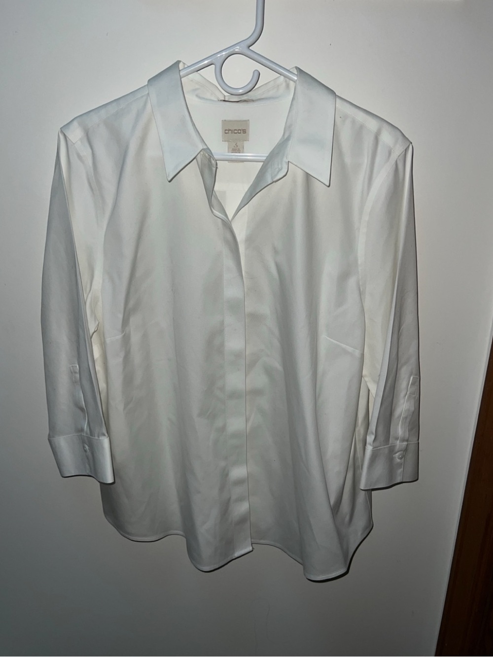 Chicoās White No-Iron 3/4 Sleeve Button Down Shirt Size 3